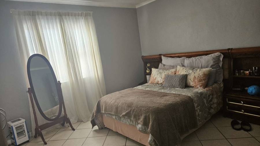 3 Bedroom Property for Sale in Gustrouw Western Cape